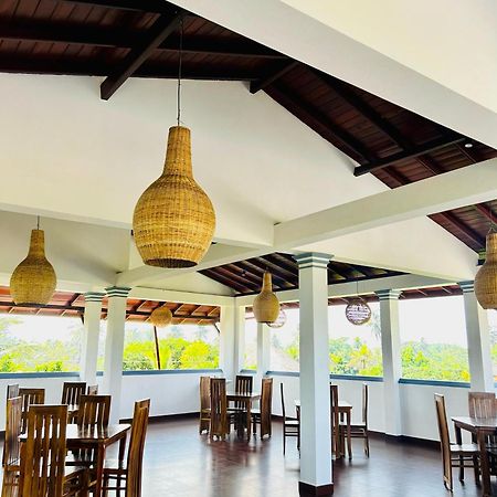 Crystal Wave Holiday Resort Polhena ماتارا المظهر الخارجي الصورة