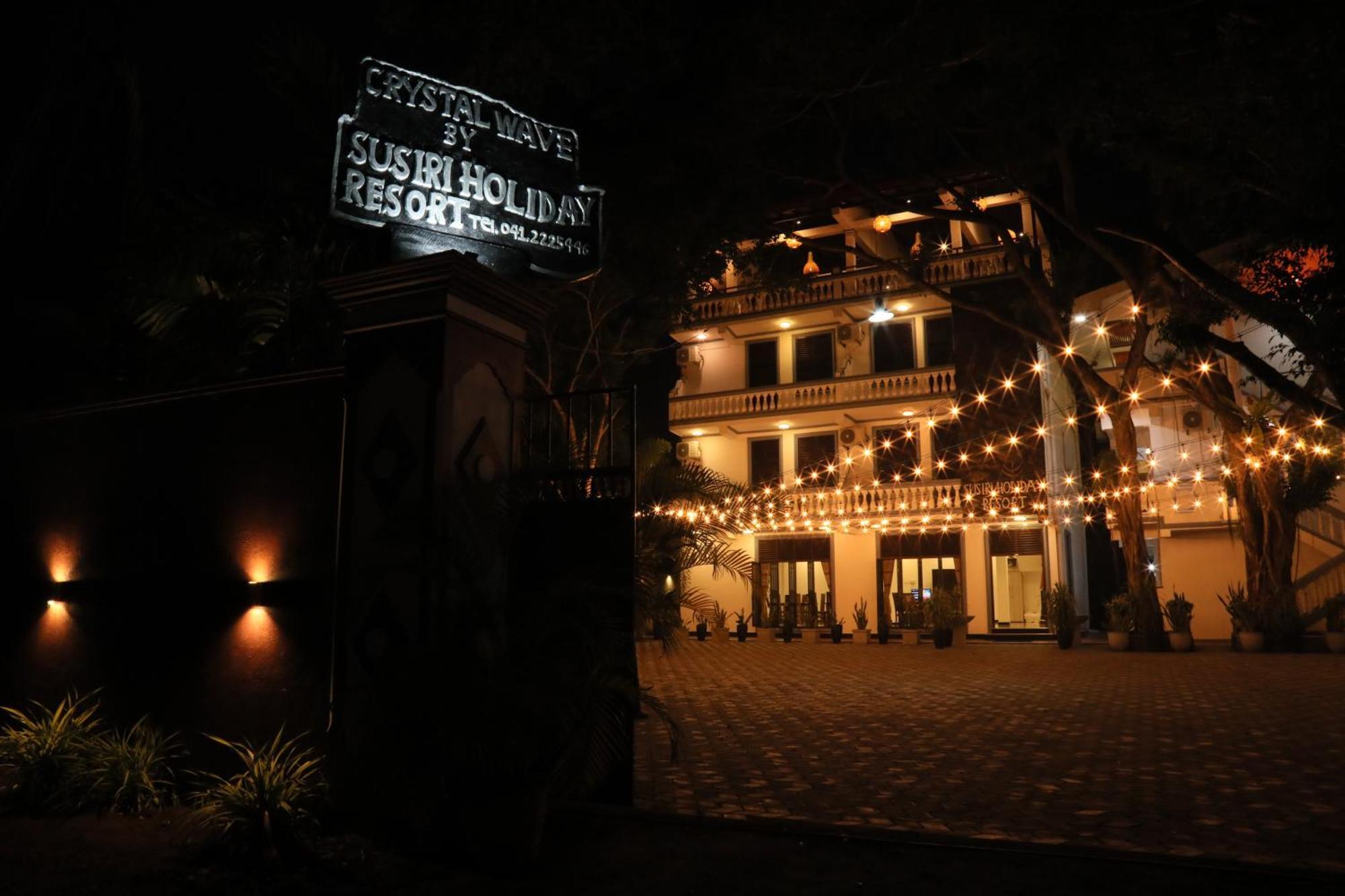 Crystal Wave Holiday Resort Polhena ماتارا المظهر الخارجي الصورة