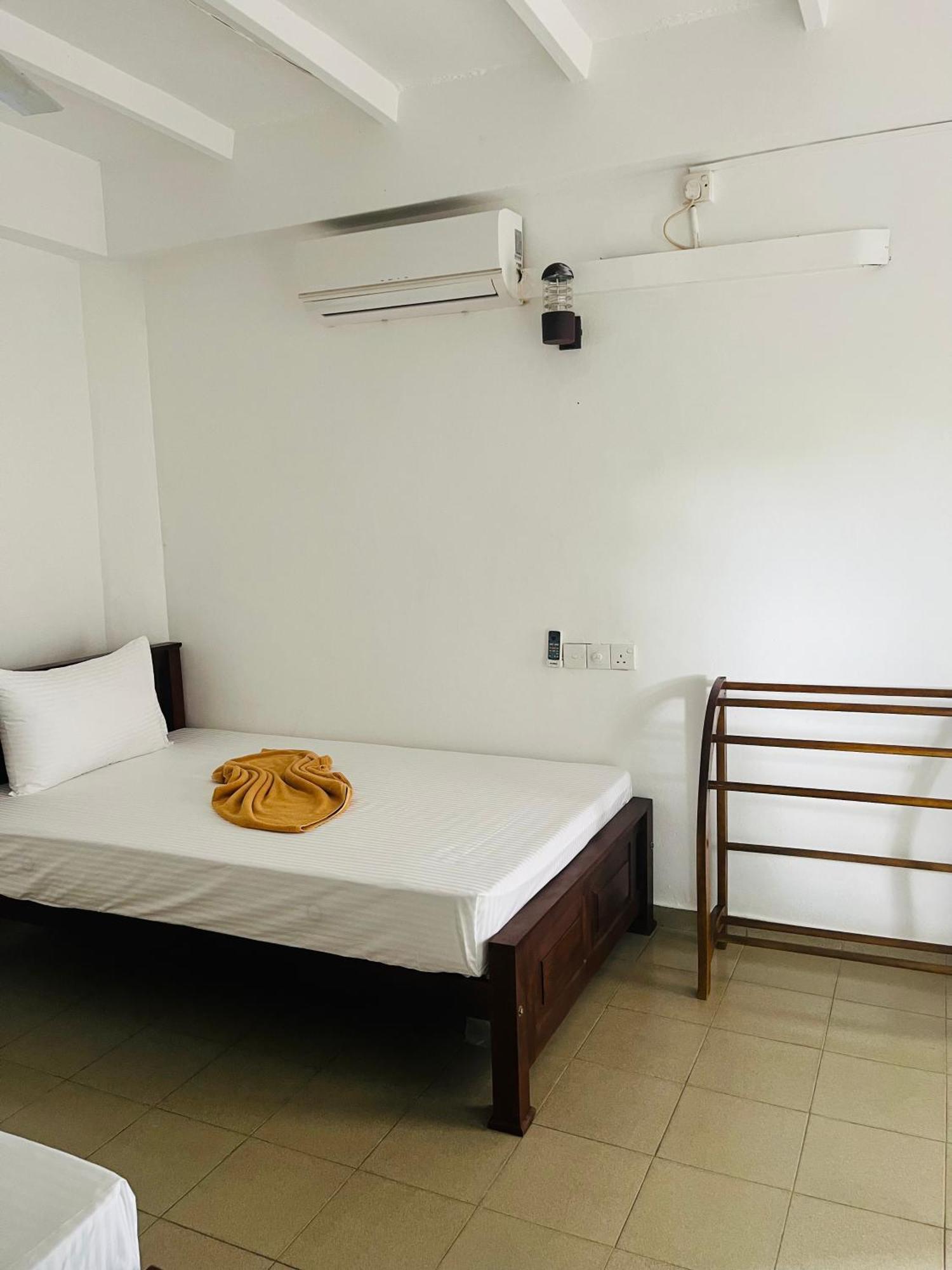 Crystal Wave Holiday Resort Polhena ماتارا المظهر الخارجي الصورة