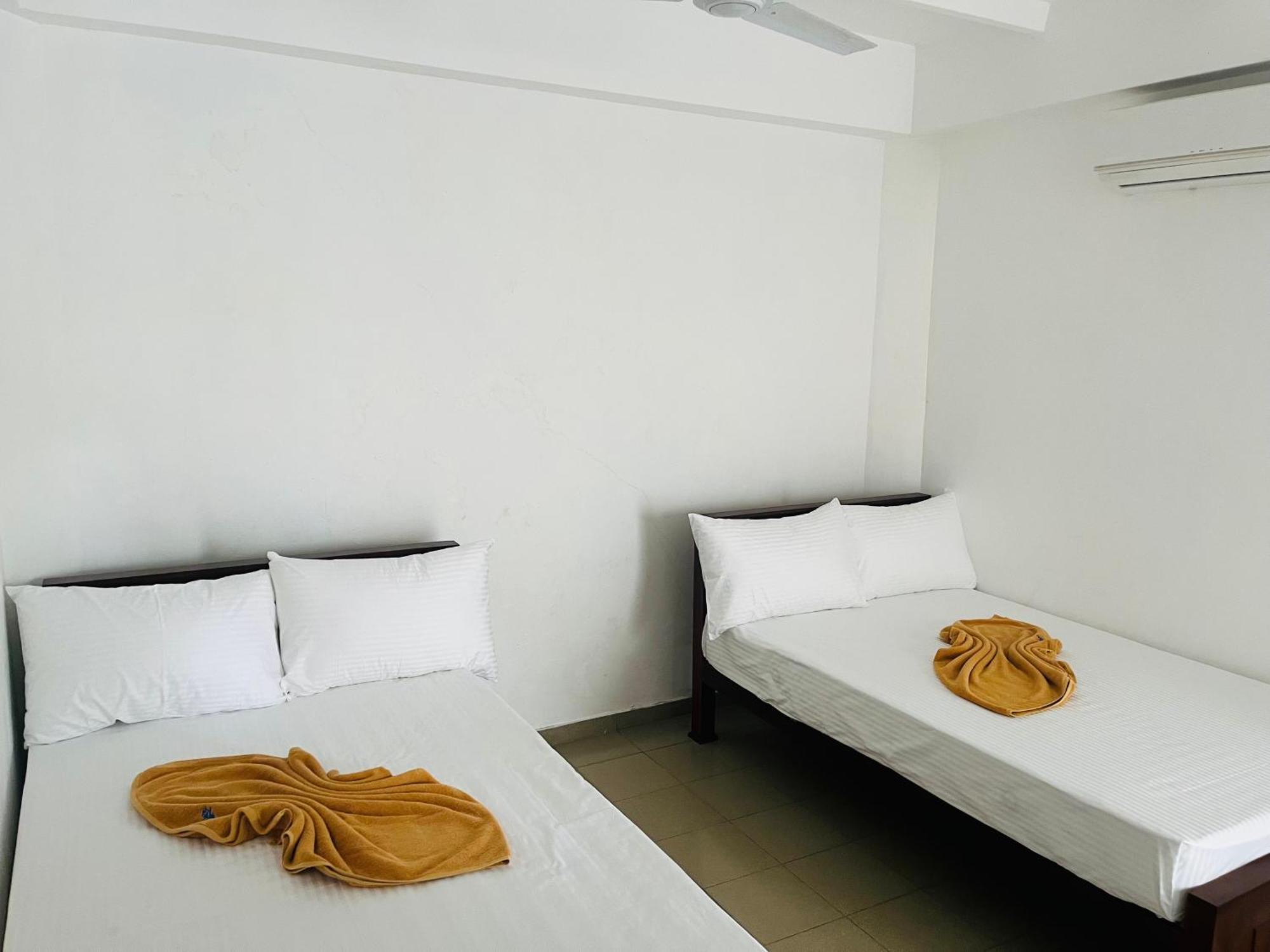 Crystal Wave Holiday Resort Polhena ماتارا المظهر الخارجي الصورة