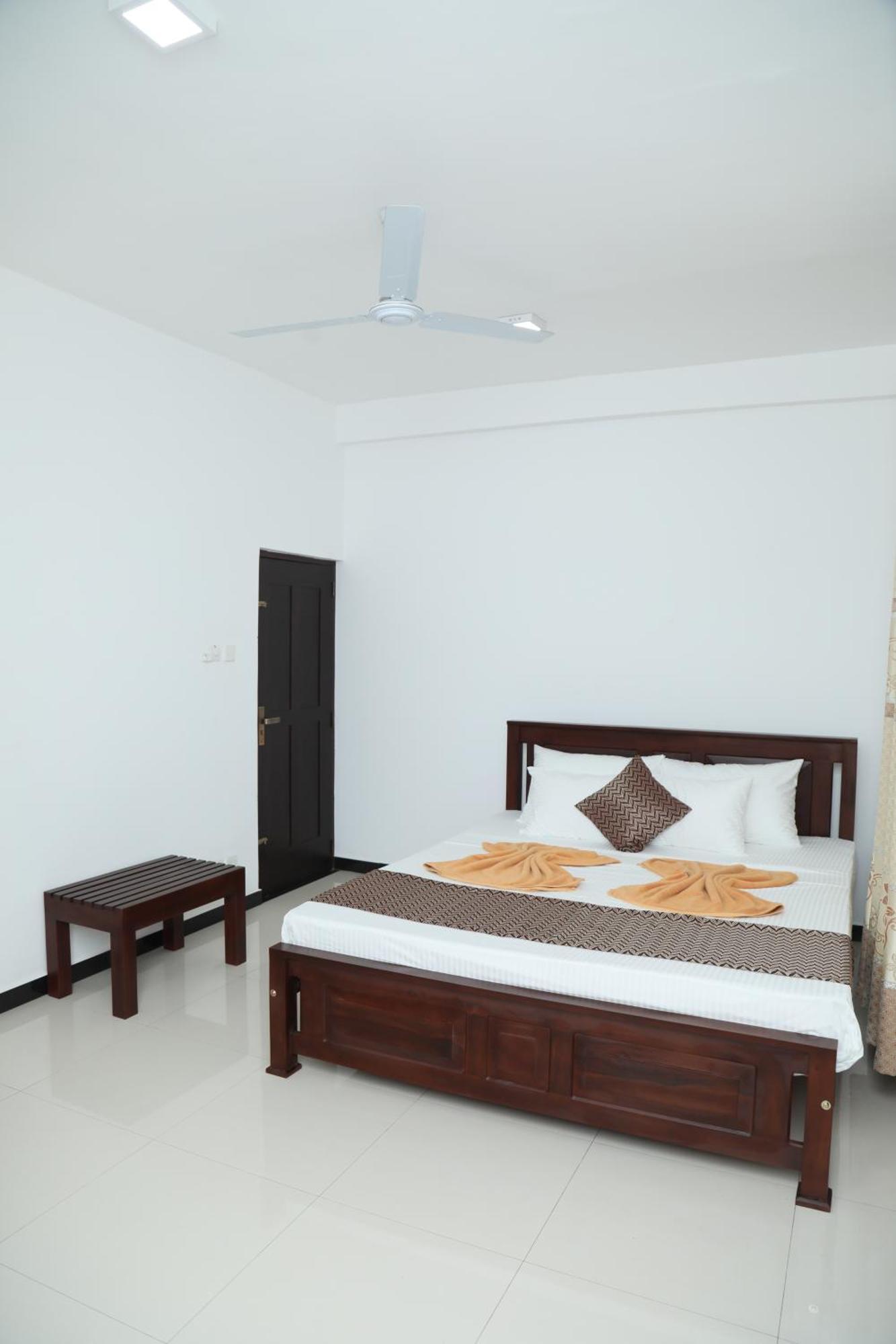 Crystal Wave Holiday Resort Polhena ماتارا المظهر الخارجي الصورة