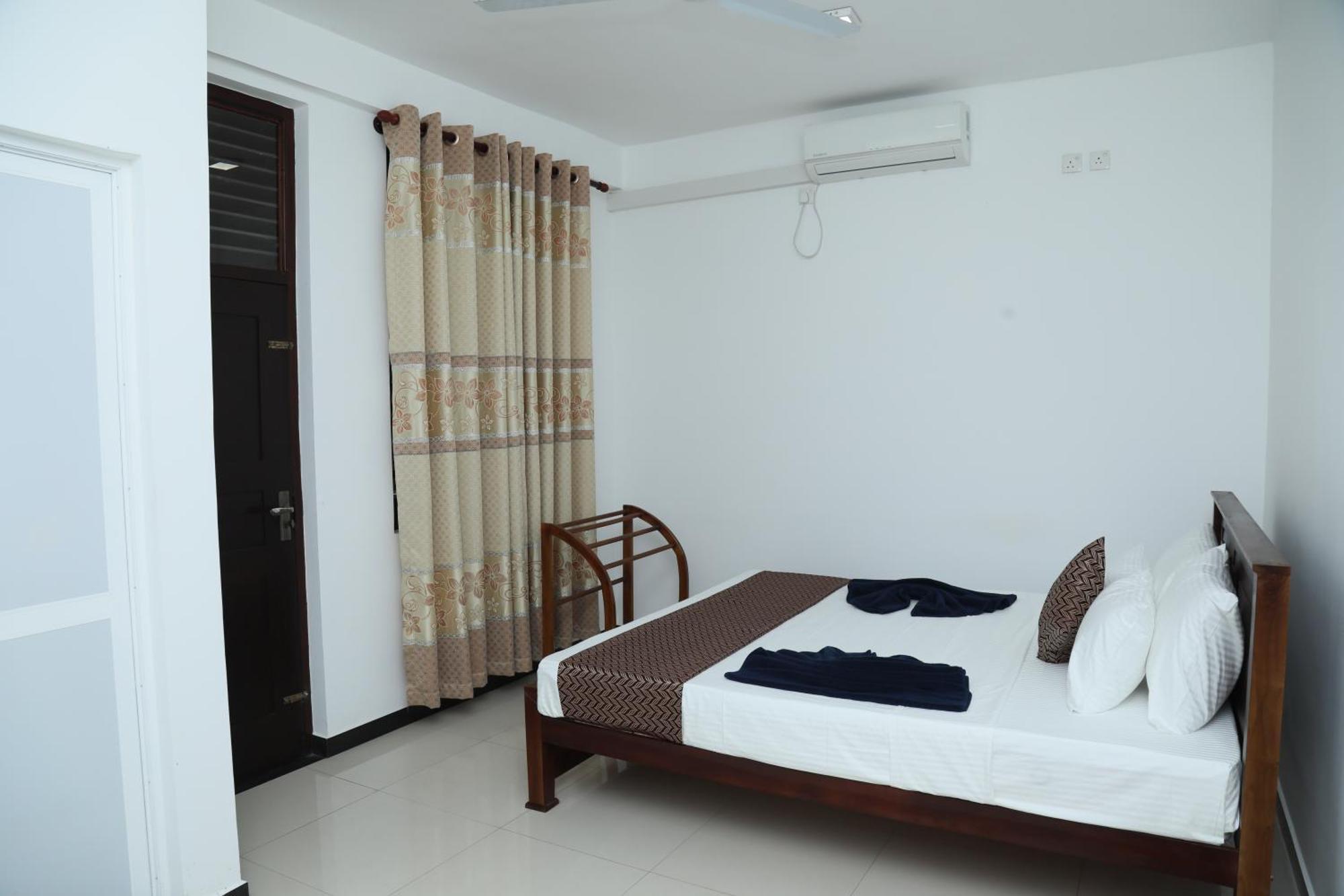 Crystal Wave Holiday Resort Polhena ماتارا المظهر الخارجي الصورة