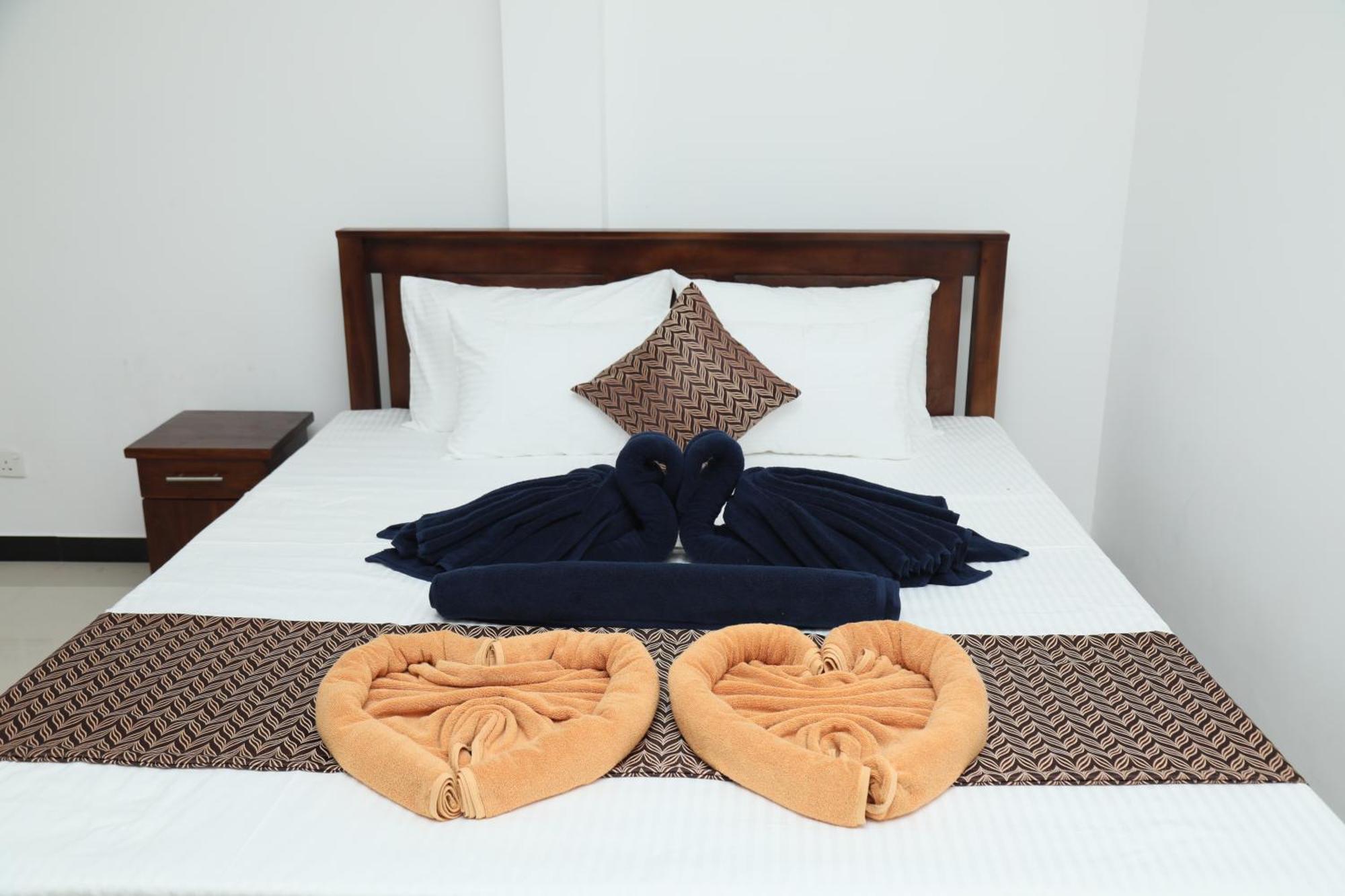 Crystal Wave Holiday Resort Polhena ماتارا المظهر الخارجي الصورة