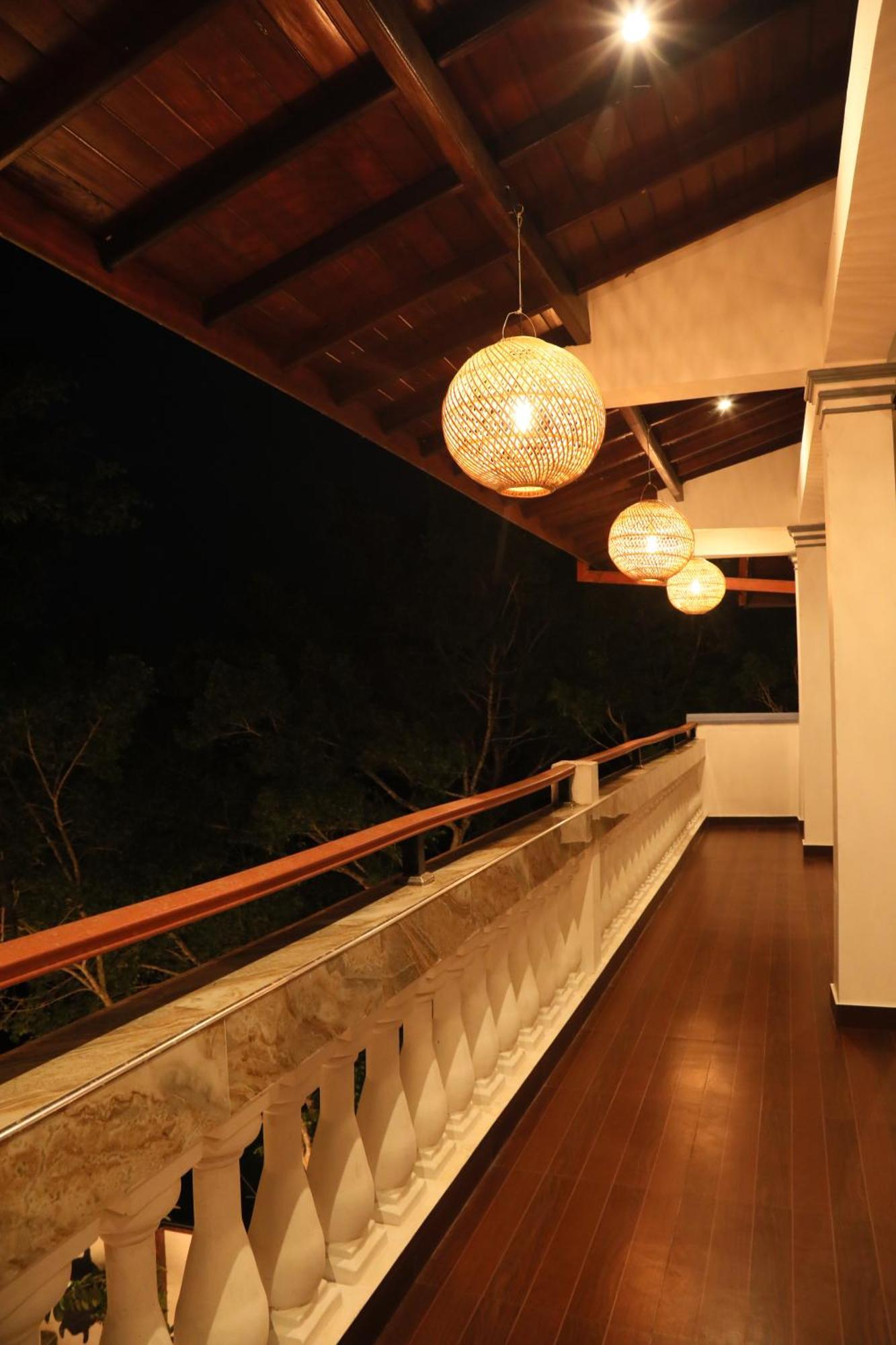 Crystal Wave Holiday Resort Polhena ماتارا المظهر الخارجي الصورة