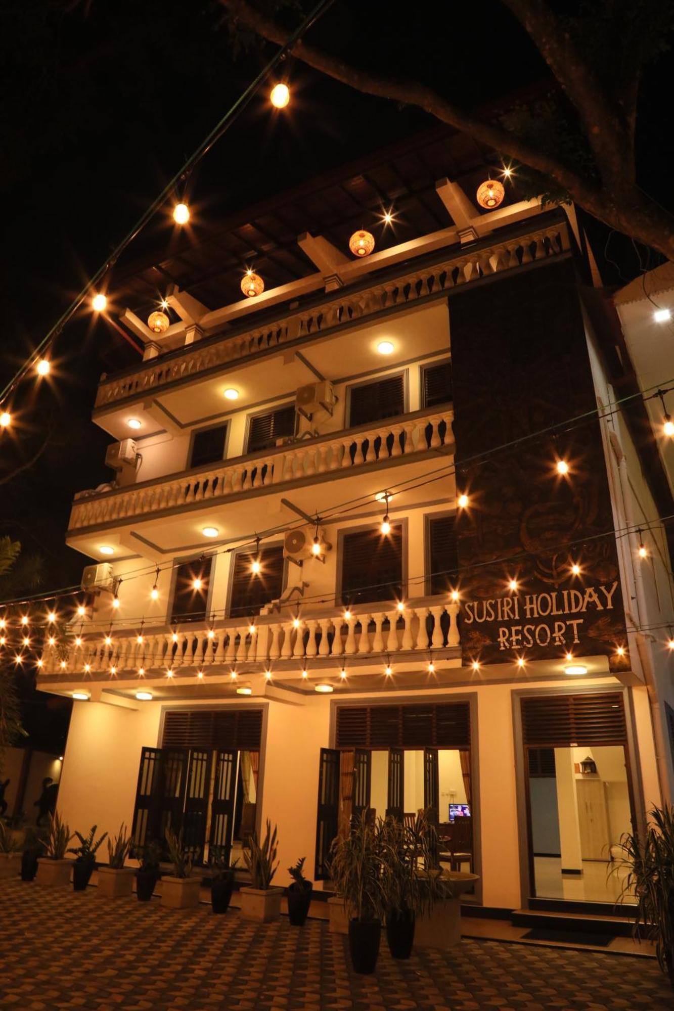 Crystal Wave Holiday Resort Polhena ماتارا المظهر الخارجي الصورة