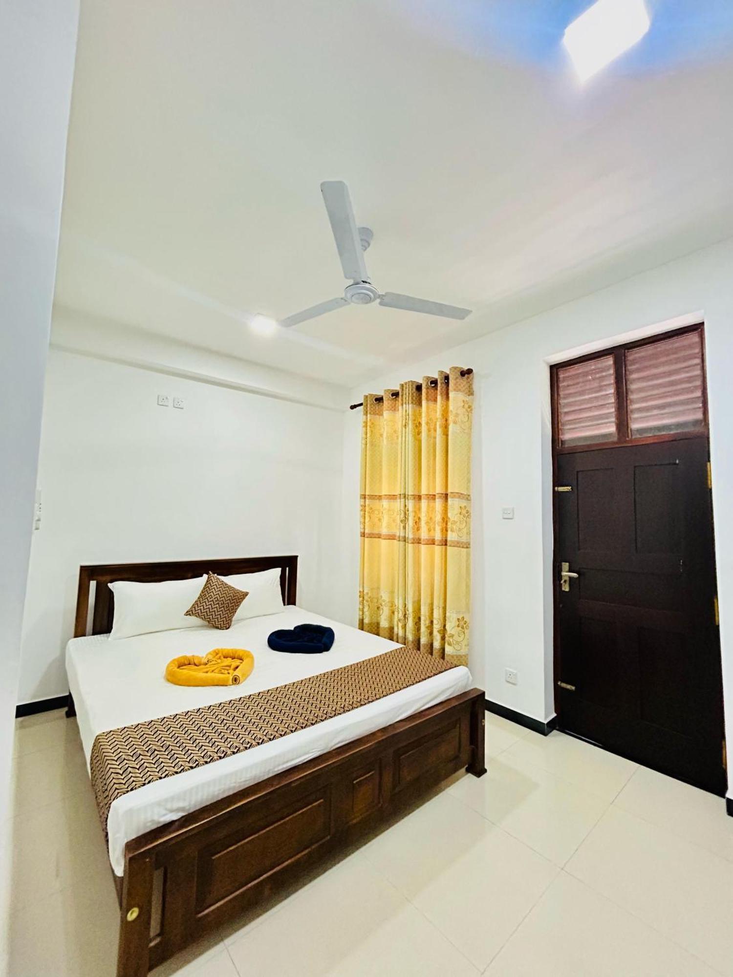 Crystal Wave Holiday Resort Polhena ماتارا المظهر الخارجي الصورة