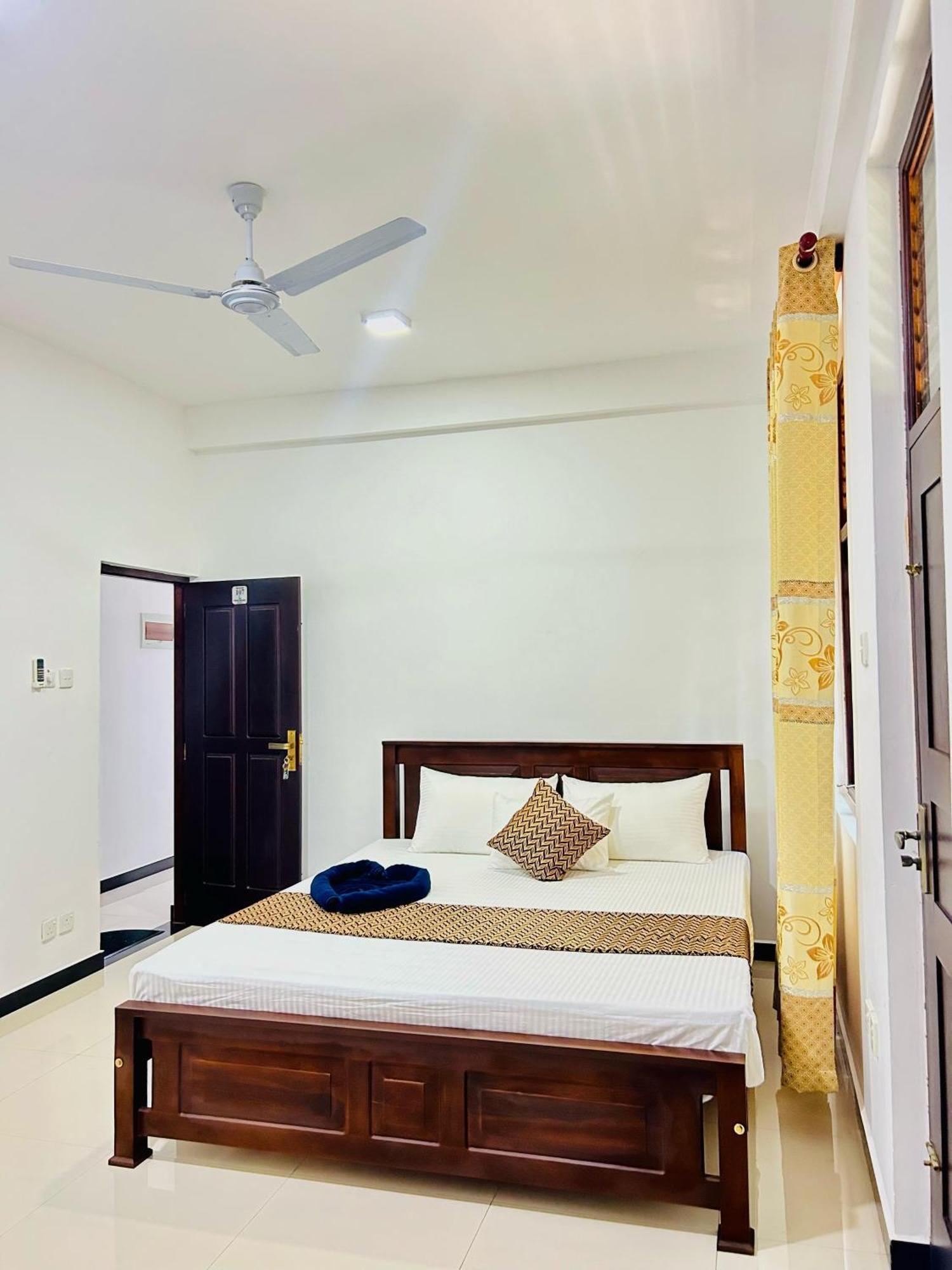 Crystal Wave Holiday Resort Polhena ماتارا المظهر الخارجي الصورة