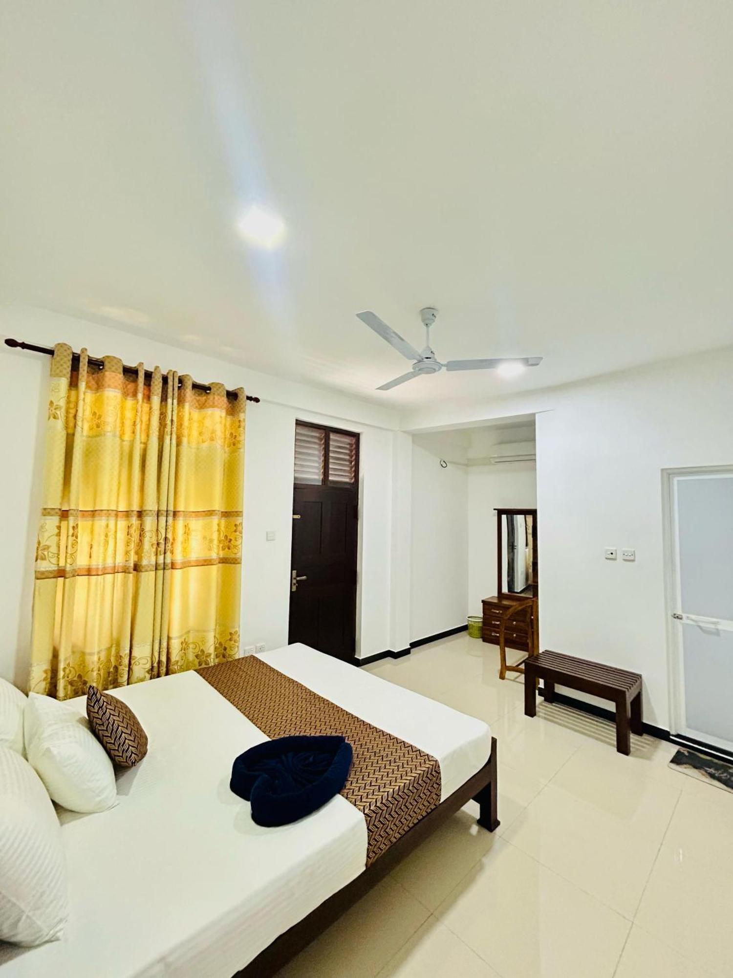 Crystal Wave Holiday Resort Polhena ماتارا المظهر الخارجي الصورة